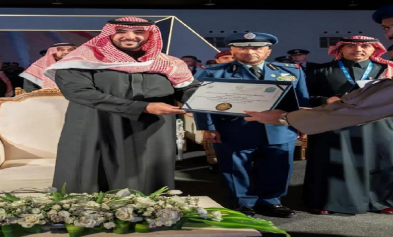 وزير الدفاع السعودي يرعى حفل تدشين آخر طائرة «هوك تي ١٦٥»